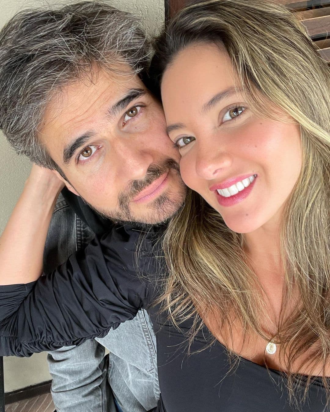 Daniel Arenas presume por primera vez foto con su novia Daniella Álvarez: "Te amo con mi alma"