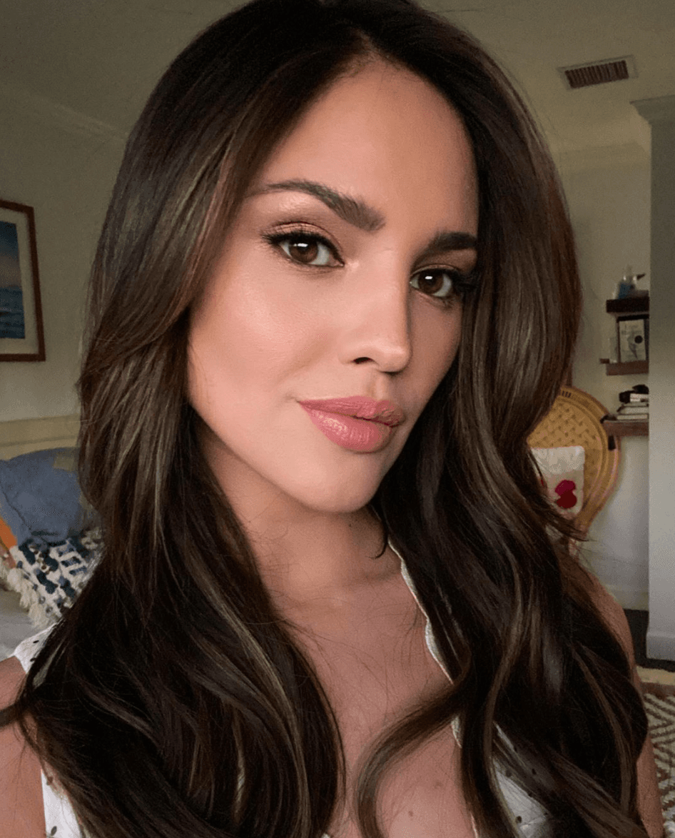 Eiza González impacta a sus seguidores con foto del recuerdo; así lucía de niña