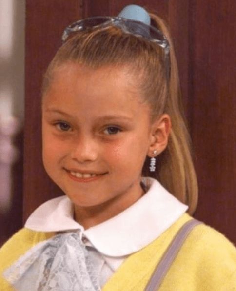 Precisamente, esta última interpretó a 'Simoneta Molina', la niña "fresa" de la clase, que además tenía un carácter muy complicado.