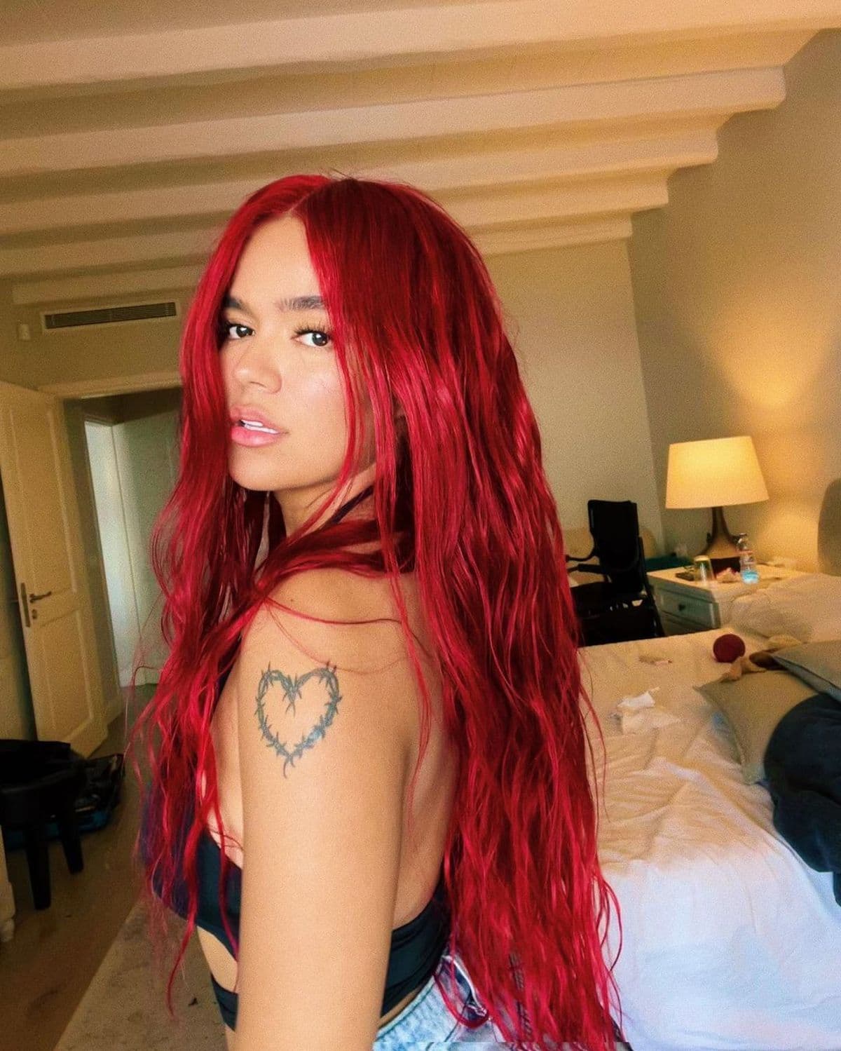 Karol G celebra, con emoción, llegada de bebé a su familia