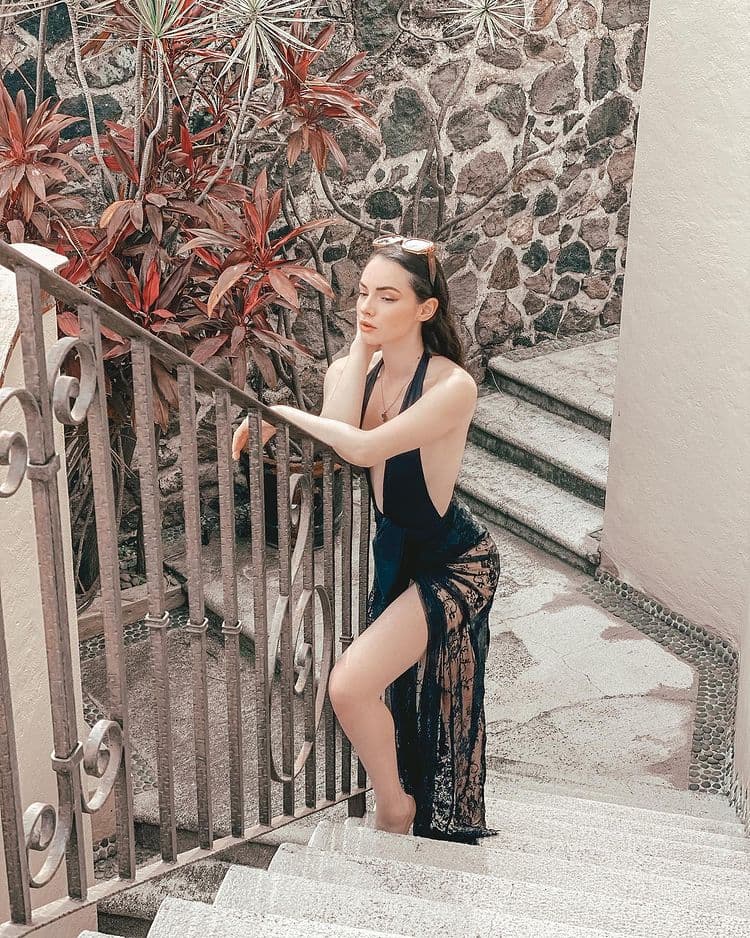 Su inigualable belleza y escultural figura convirtieron a Paulina Burrola en toda una influencer en redes sociales, donde cuenta con más de 52 mil seguidores.