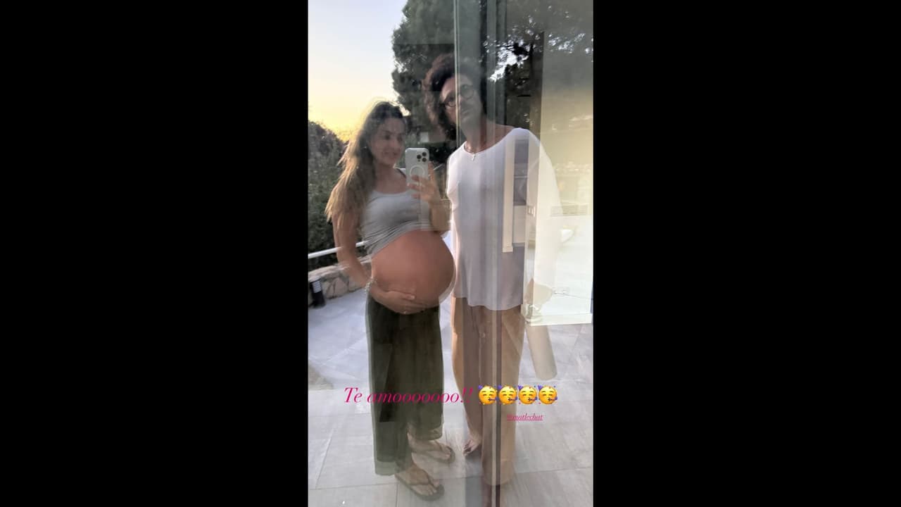 Michelle Renaud presume nueva fotografía de su embarazo junto a su esposo Matías Novoa