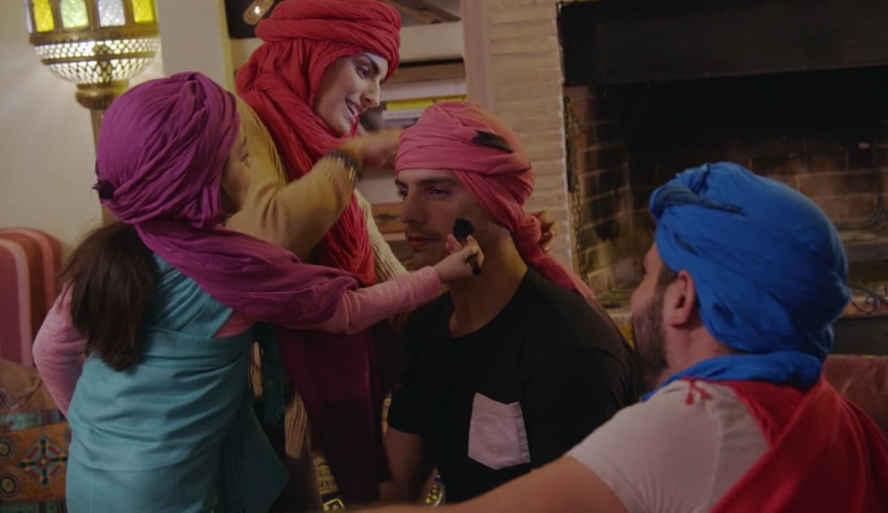 El viaje se convirtió en la primera vez que los cuatro hermanos Derbez pasaron una tarde solos. Aislinn organizó una "girls night" en la que todos se maquillaron. "Este momento fue como llevar a Aitana a nuestro pasado, de cómo nos divertíamos juntos y cómo éramos de chiquitos".