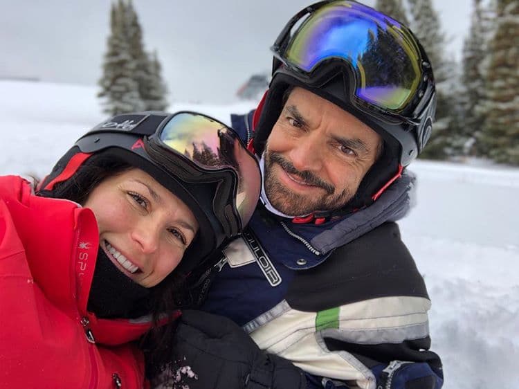 Alessandra Rosaldo se burla de Eugenio Derbez durante vacaciones en la nieve