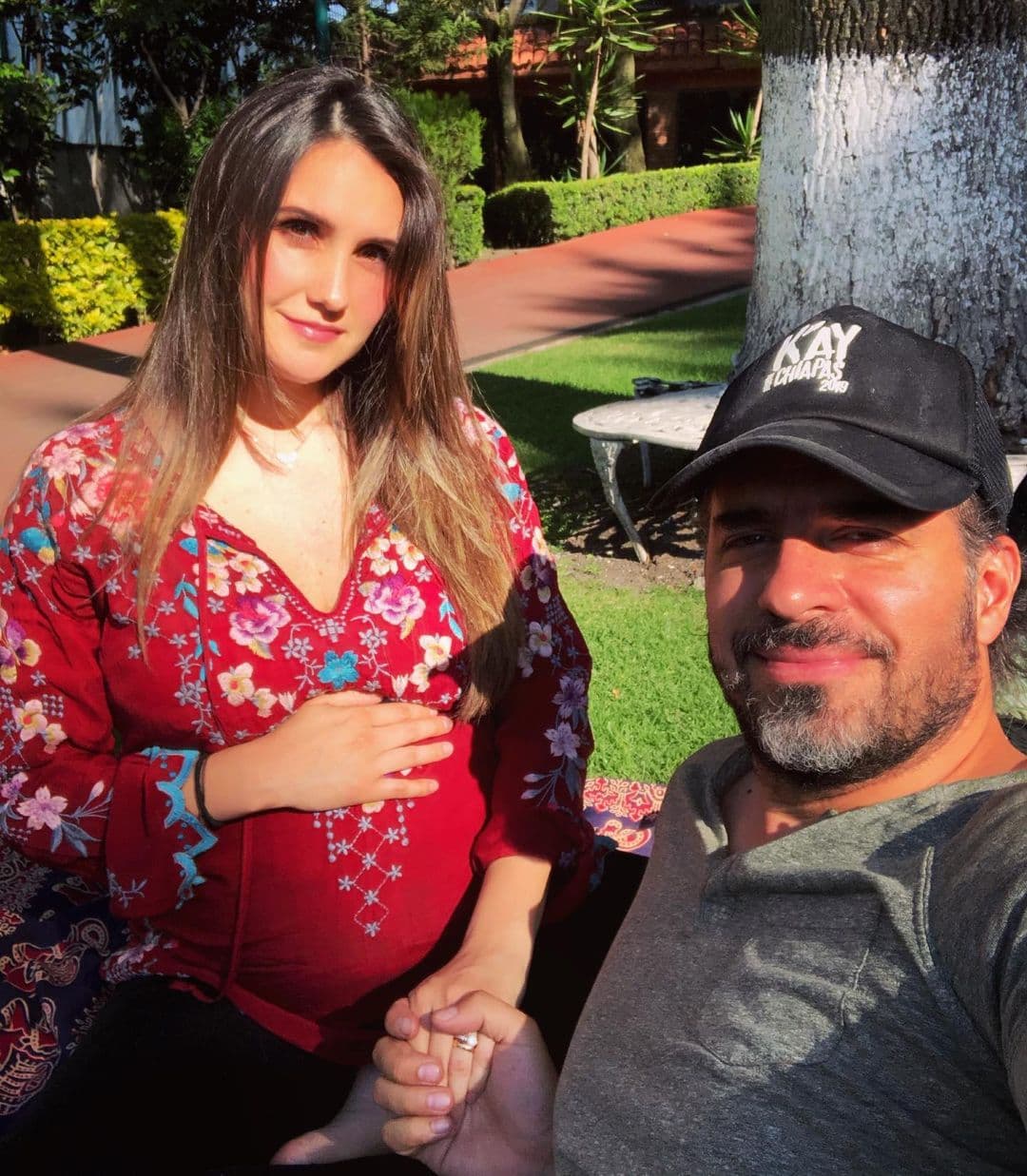 Esposo de Dulce María impacta con la foto más tierna de la exRBD en la recta final de su embarazo