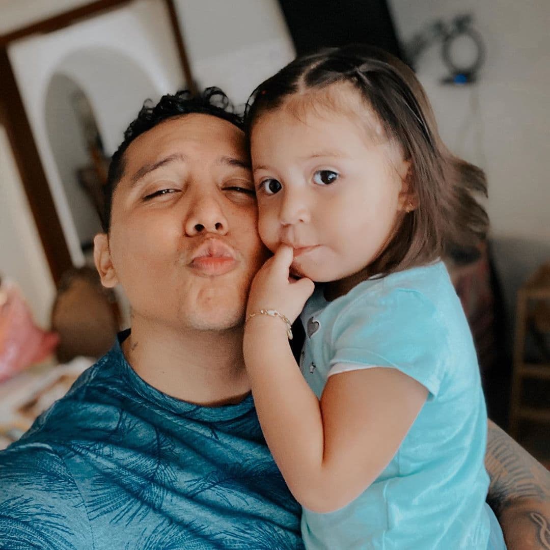 Hija de Edwin Luna y Kimberly Flores recibe tierna sorpresa por su cumpleaños: ‘Le dio pena’