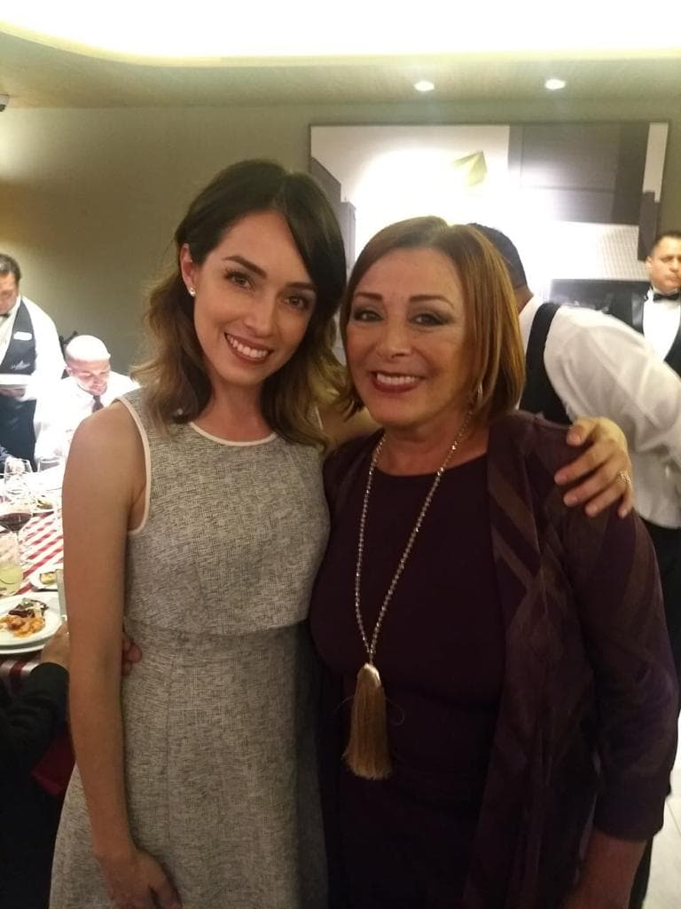 Odemaris Ruiz y Sylvia Pasquel en la inauguración de un restaurante