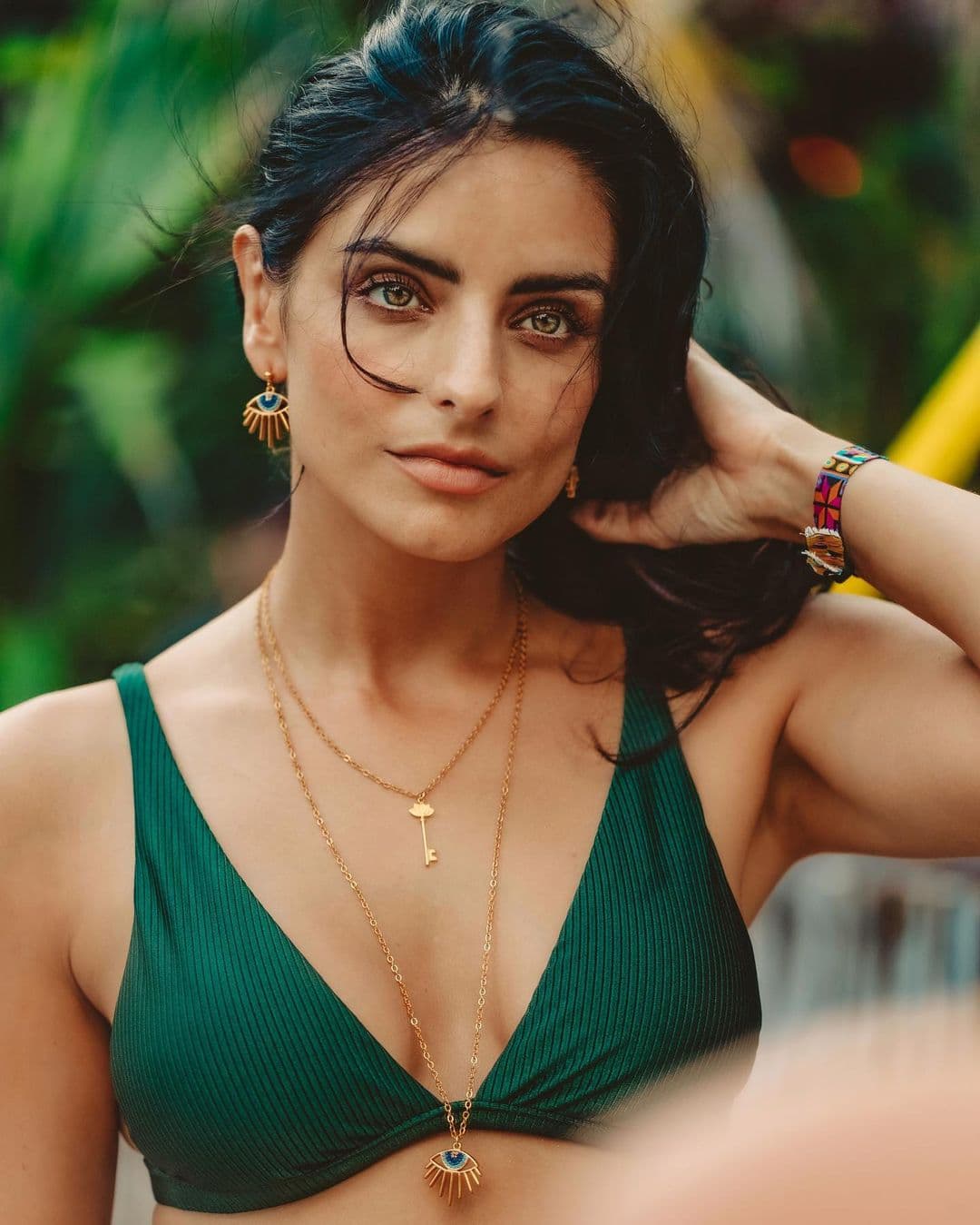 Aislinn Derbez desata intriga al exhibirse, de madrugada, con Michelle Rodríguez y Regina Blandón
