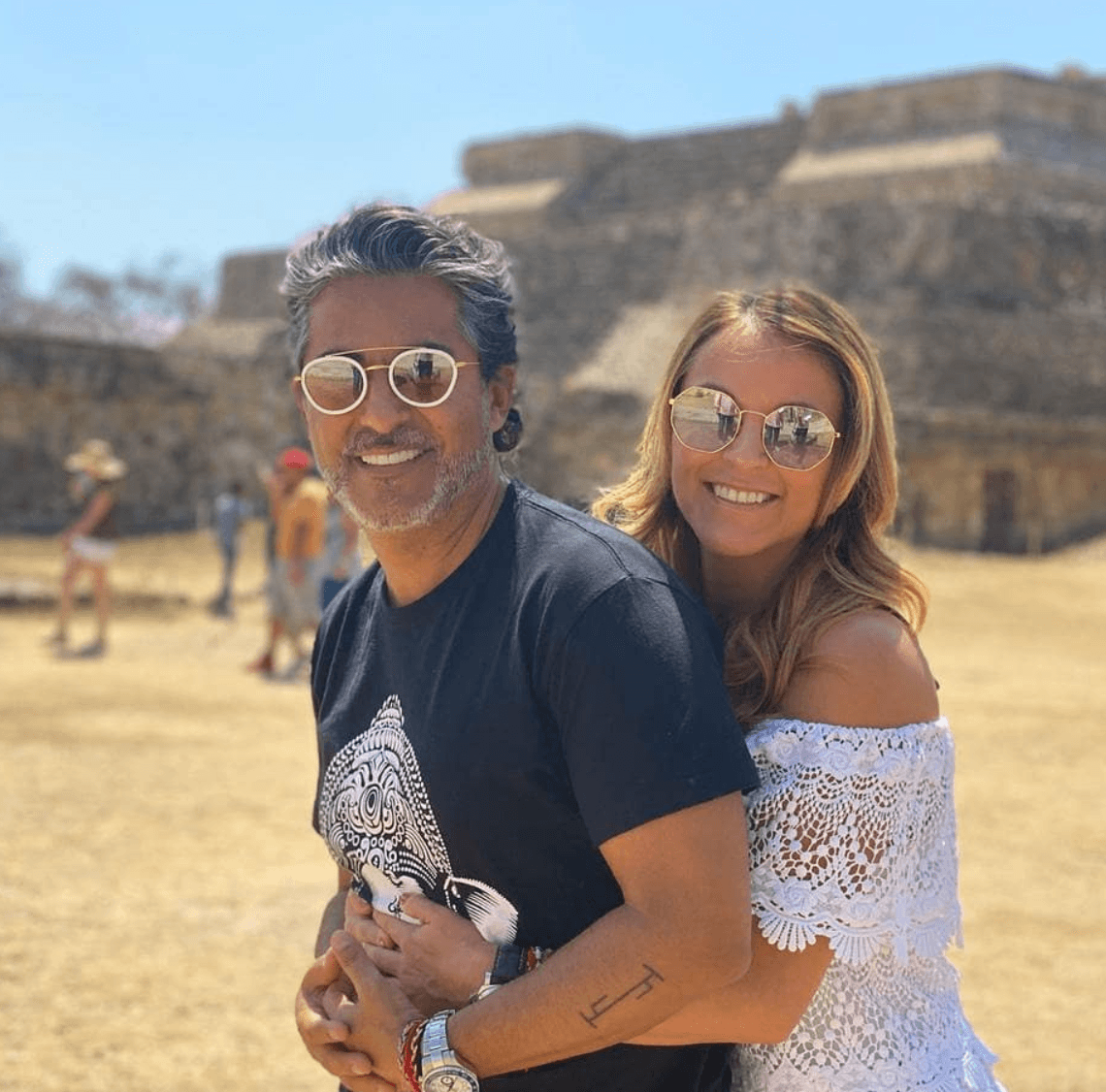 'El Negro' Araiza celebra sus primeros seis meses de relación con María Amelia