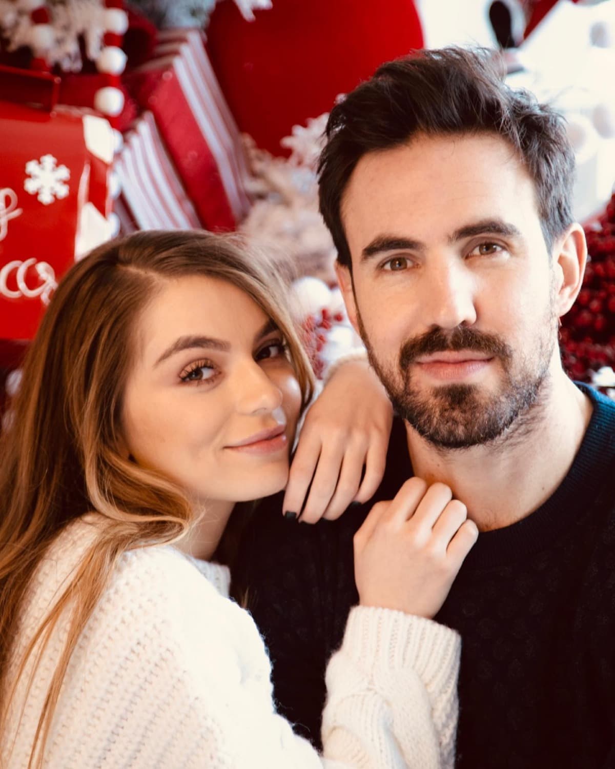 ¿Sofía Castro se casa? Impacta con elegante vestido de novia