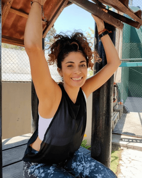 Además de ser instructora de yoga, Ferró también trabaja en programas y métodos de meditación y crecimiento espiritual para desarrollar una experiencia integral.