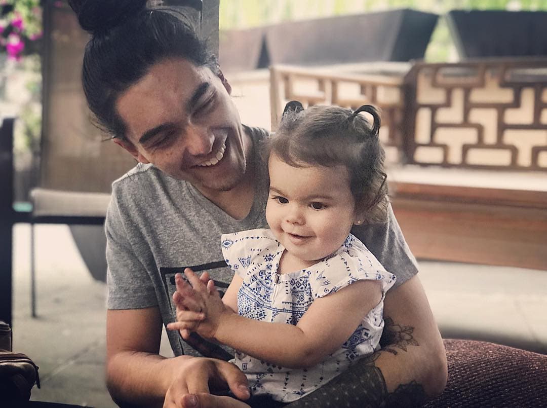 Sergio Mayer Mori en compañía de su hija Mila