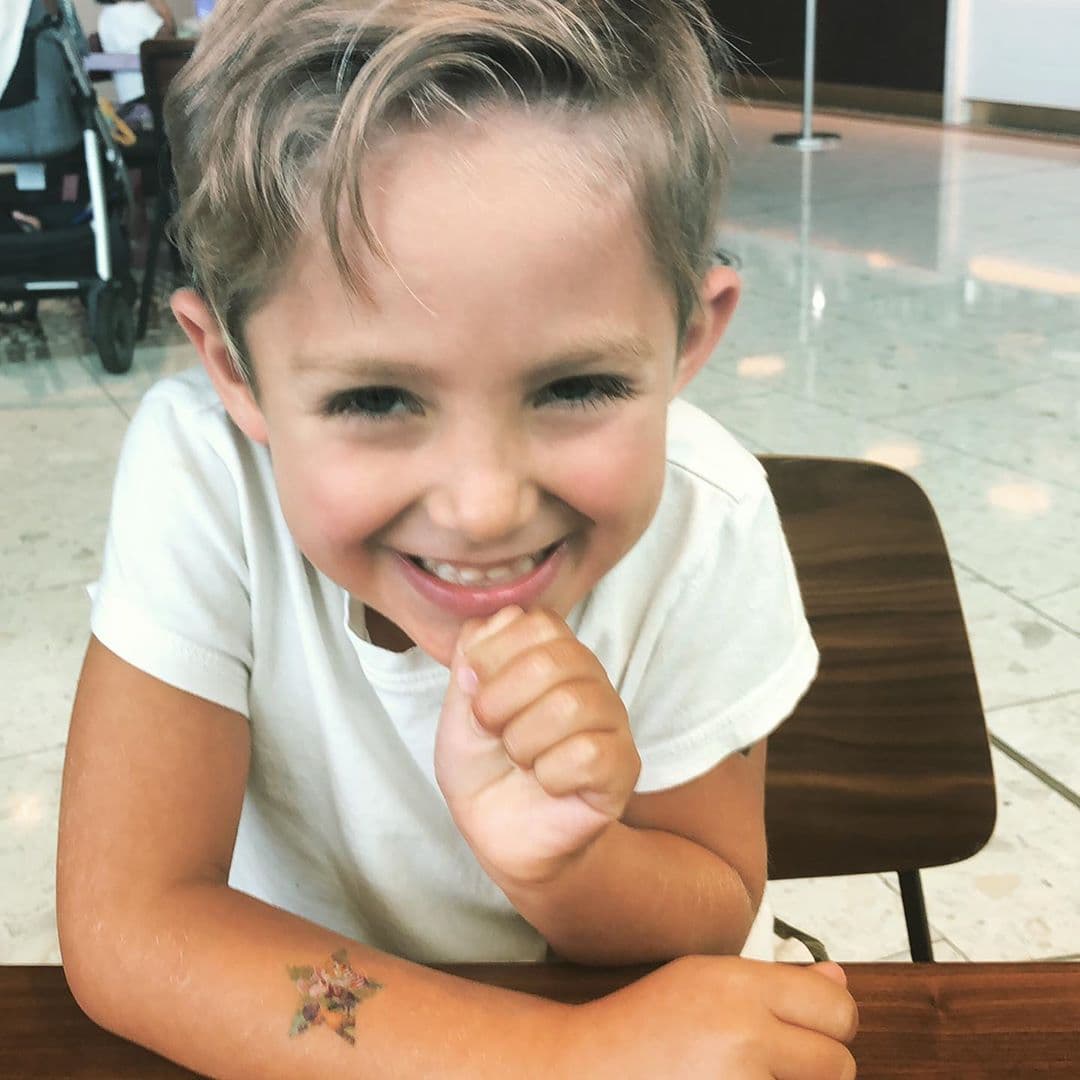 “Pato está hermoso, se parece mucho a ti y a Anahí”, “Gemelos sin duda alguna”, “Es un príncipe y desde chiquito se parece mucho a Anahí”, “Este niño es tu vivo retrato de pequeña, son igualitos”, fueron algunos de los mensajes que recibió Ana Paula.