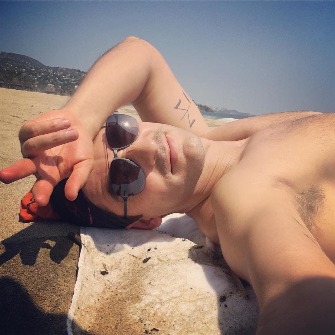 Manuel Balbi es un guapo actor mexicano de televisión, cine, y teatro.