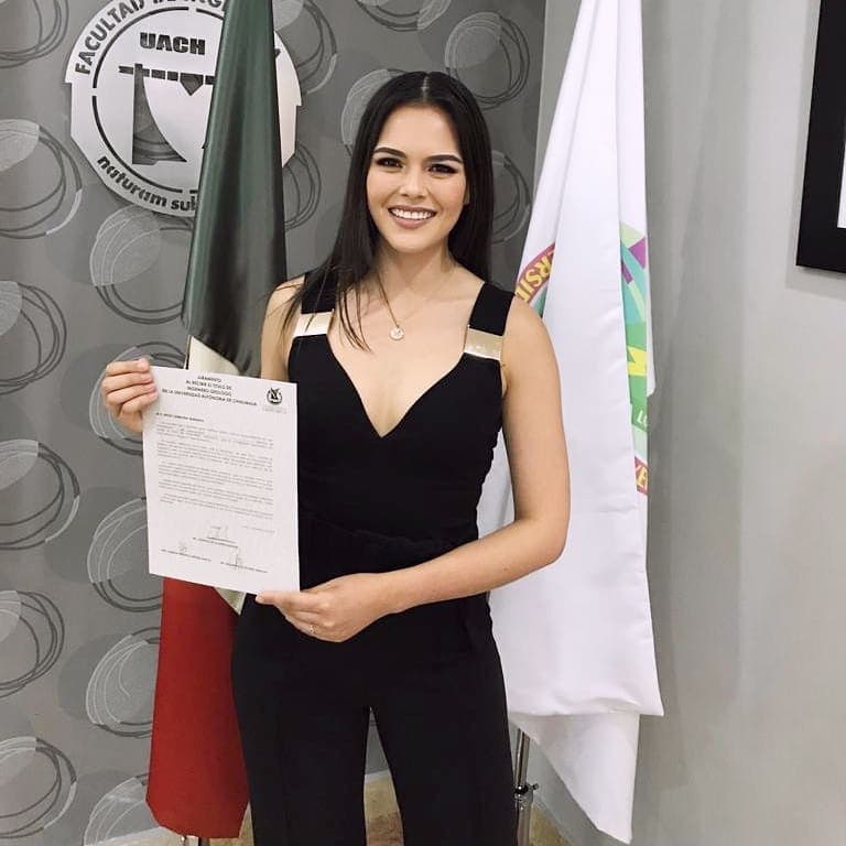 Mariana Meza Carmona estudió la carrera de Ingeniería geológica en la Universidad Autónoma de Chihuahua e incluso en Instagram posó junto a su título.