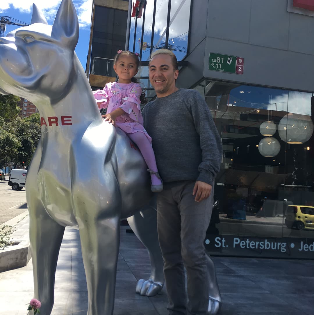 La pequeña de 4 años baila, canta y hasta modela