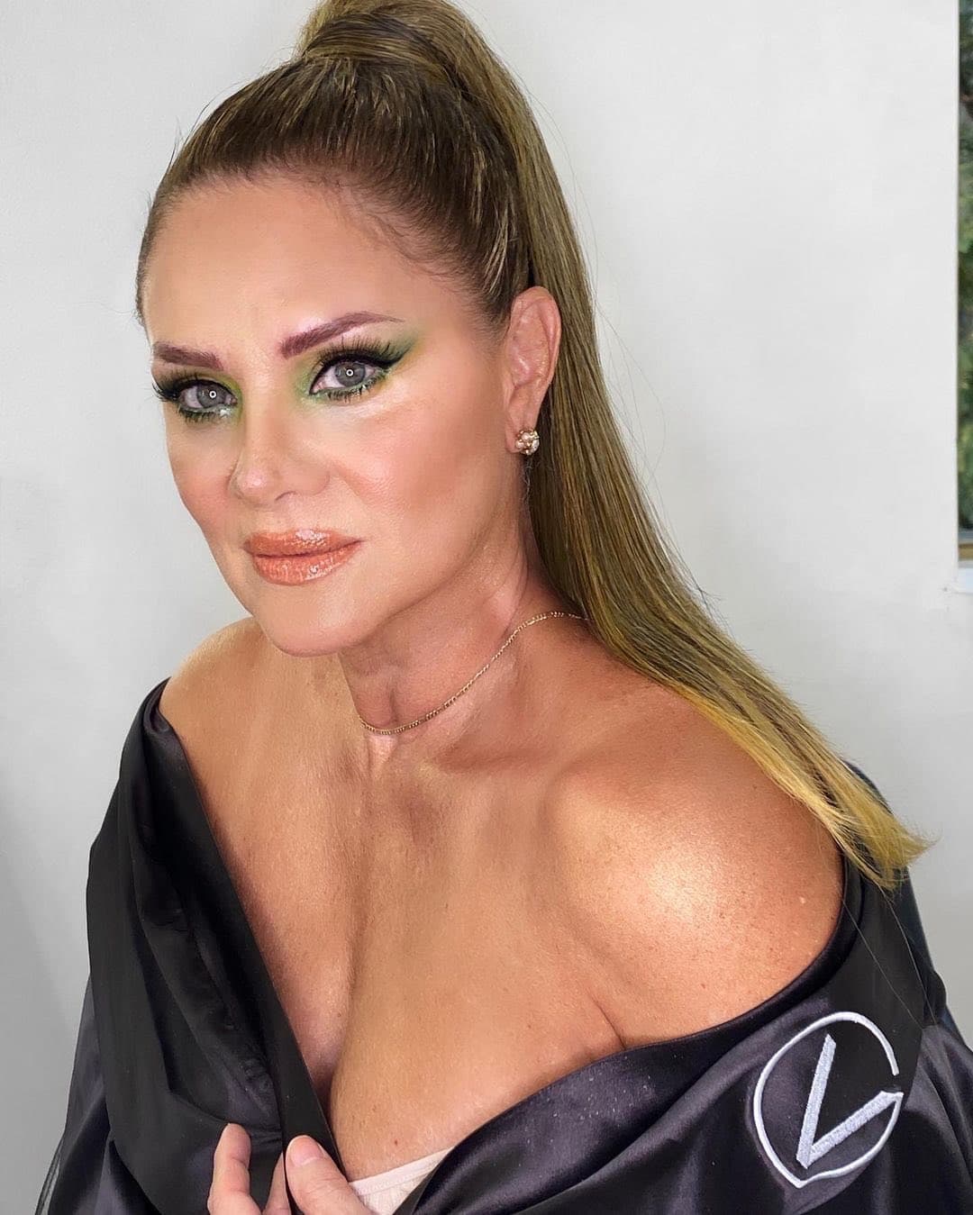 Erika Buenfil asombra al mostrarse así en foto inédita de su embarazo