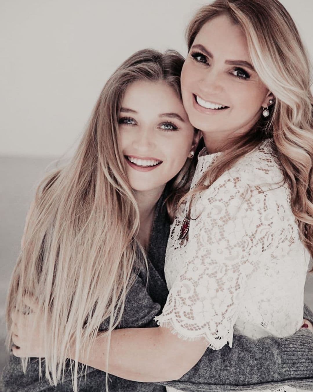 Fernanda, hija de Angélica Rivera, presume cuerpazo en la playa y la comparan con su mamá
