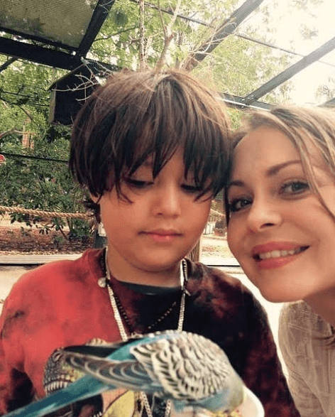 Así, siendo solo ella con su hijo, su relación ha resultado ser muy estrecha. Incluso, en una entrevista con el periodista Gustavo Adolfo Infante en 2017, Spanic reveló que "Gabito", como lo llama de cariño", es un niño sensible y muy generoso.