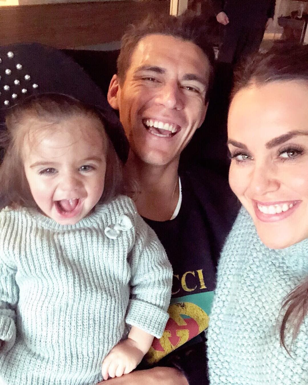 Héctor Moreno es el orgulloso papá de Mía