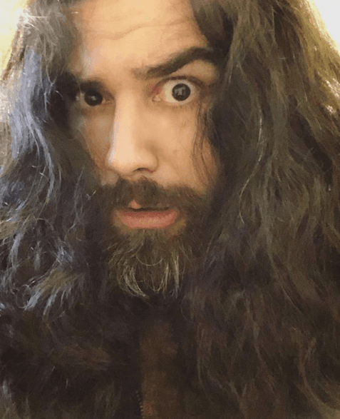 En cuanto a su imagen, el actor, actualmente, luce una prominente barba y una larga melena que lo aleja del perfil juvenil con el que fue relacionado muchos años.