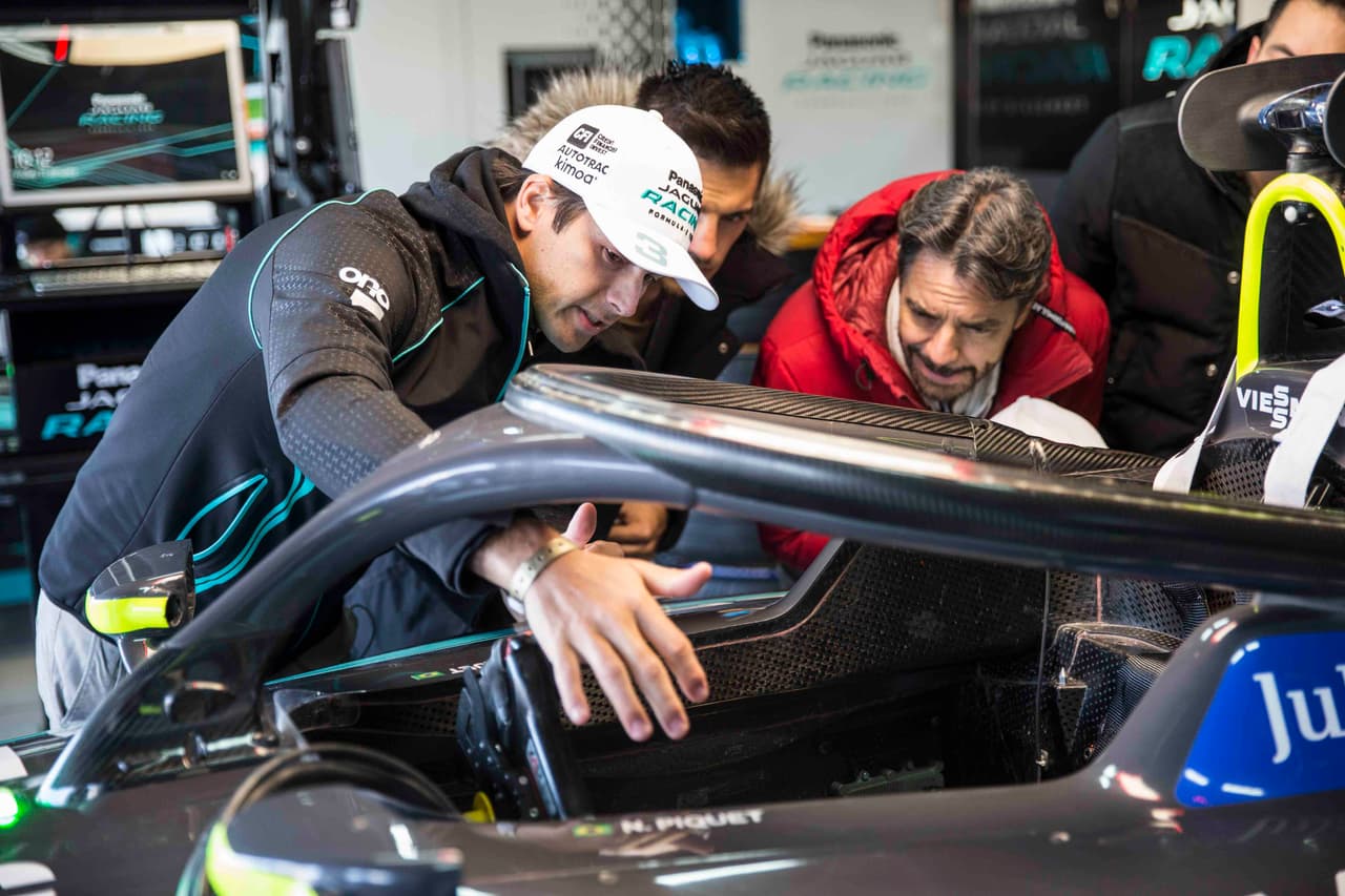 Eugenio y Vadhir Derbez conocen el Jaguar I-TYPE 3