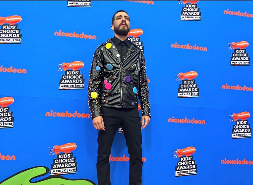 Súper Like a la chamarra de Óscar Schwebel, uno de los temibles maestros de Like la Leyenda.