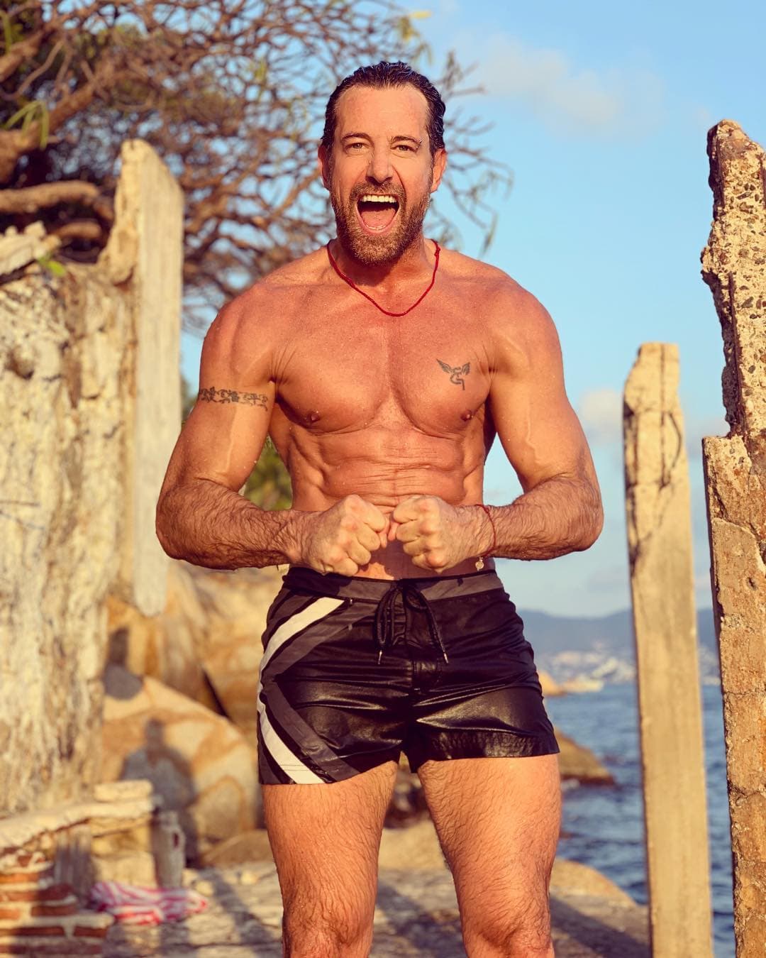 Comediante confiesa que agarró ‘una parte muy interesante del cuerpo’ a Gabriel Soto