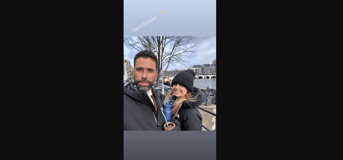 El actor se mostró más que enamorado de su pareja en nuevas fotos