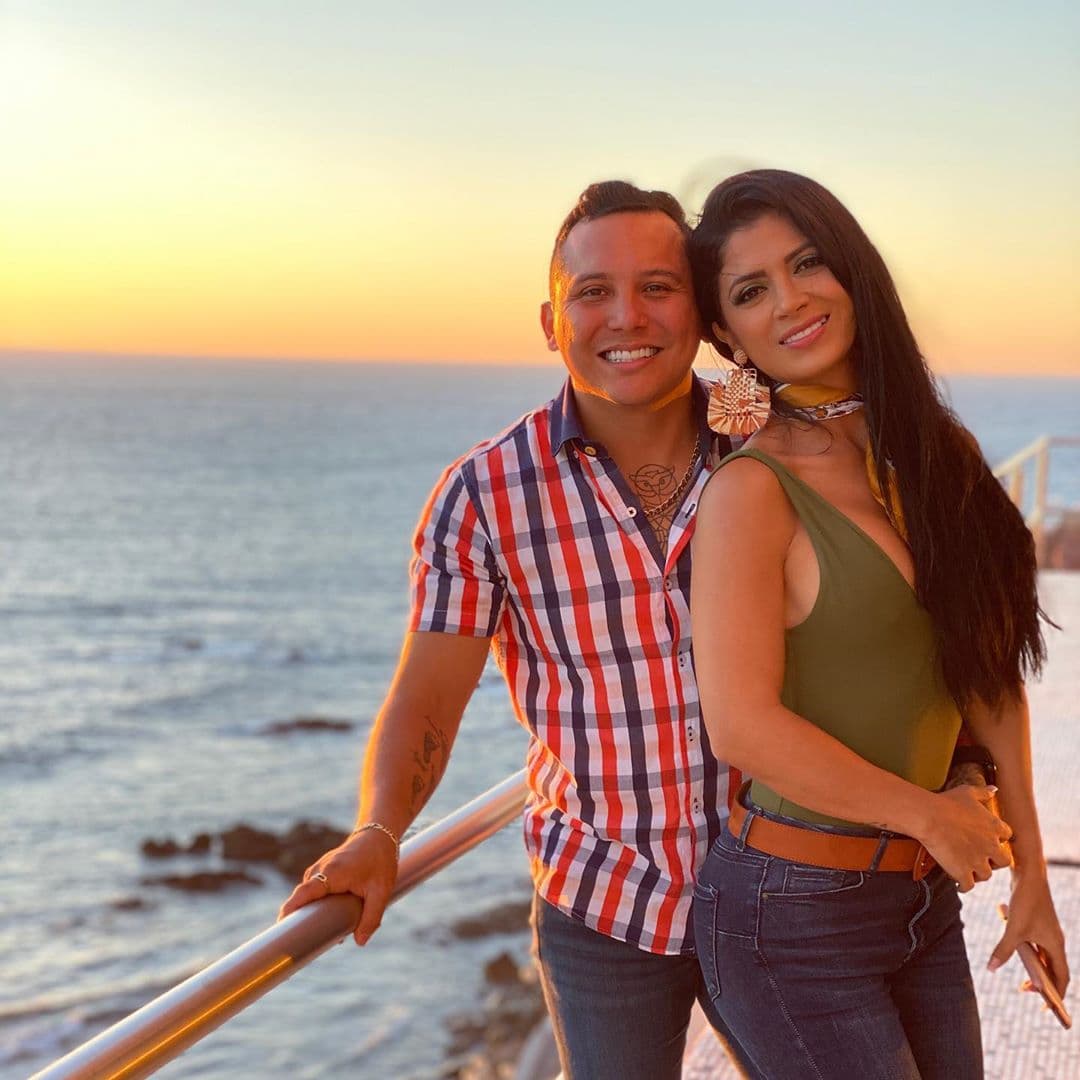 Critican foto de Kimberly Flores en traje de baño y esto responde la esposa de Edwin Luna