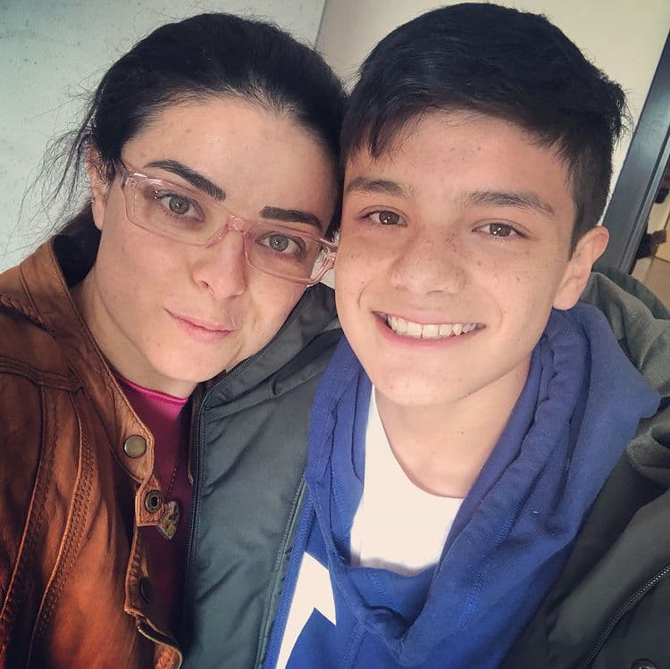 “Seguía lavando mi ropa, comportándome igual como que no pasaba nada, por atrás le daba dinero a mi mamá, estábamos planeando cómo, me tenían muy amarrada’. Dejé a mi hijo un día antes en casa de mis papás antes de escaparme. Tomé mis cosas en bolsas del súper, las poquitas que tenía’, me fui y se acabó, regresé con mis papás”, detalló.