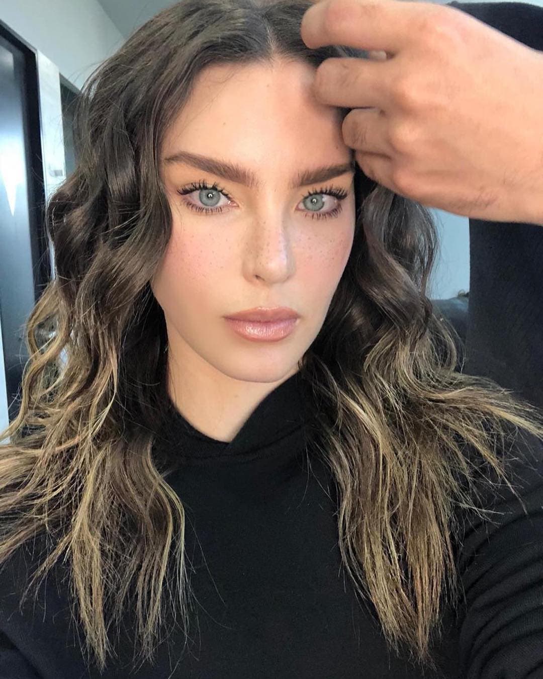 Belinda luce irreconocible con radical cambio de look