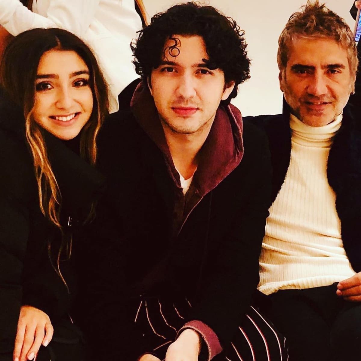 Tras su divorcio de América Guinart, Alejandro Fernández comenzó una relación con la modelo colombiana Ximena Días, con quien tuvo a sus hijos Emiliano y Valentina.