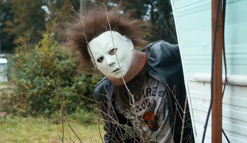 Eddie Munson usando la máscara de Michael Myers en 'Stranger Things 4'