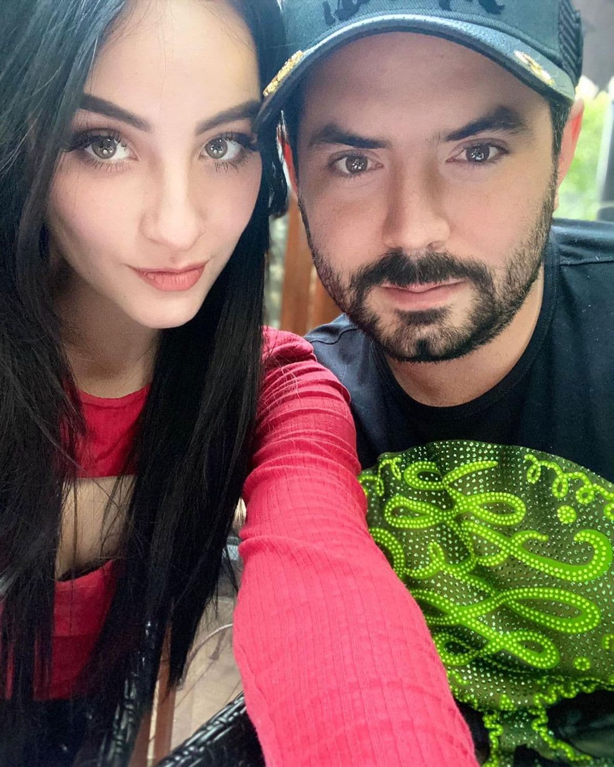 Familia de José Eduardo Derbez crece; su novia presenta a su nuevo ‘hijo’