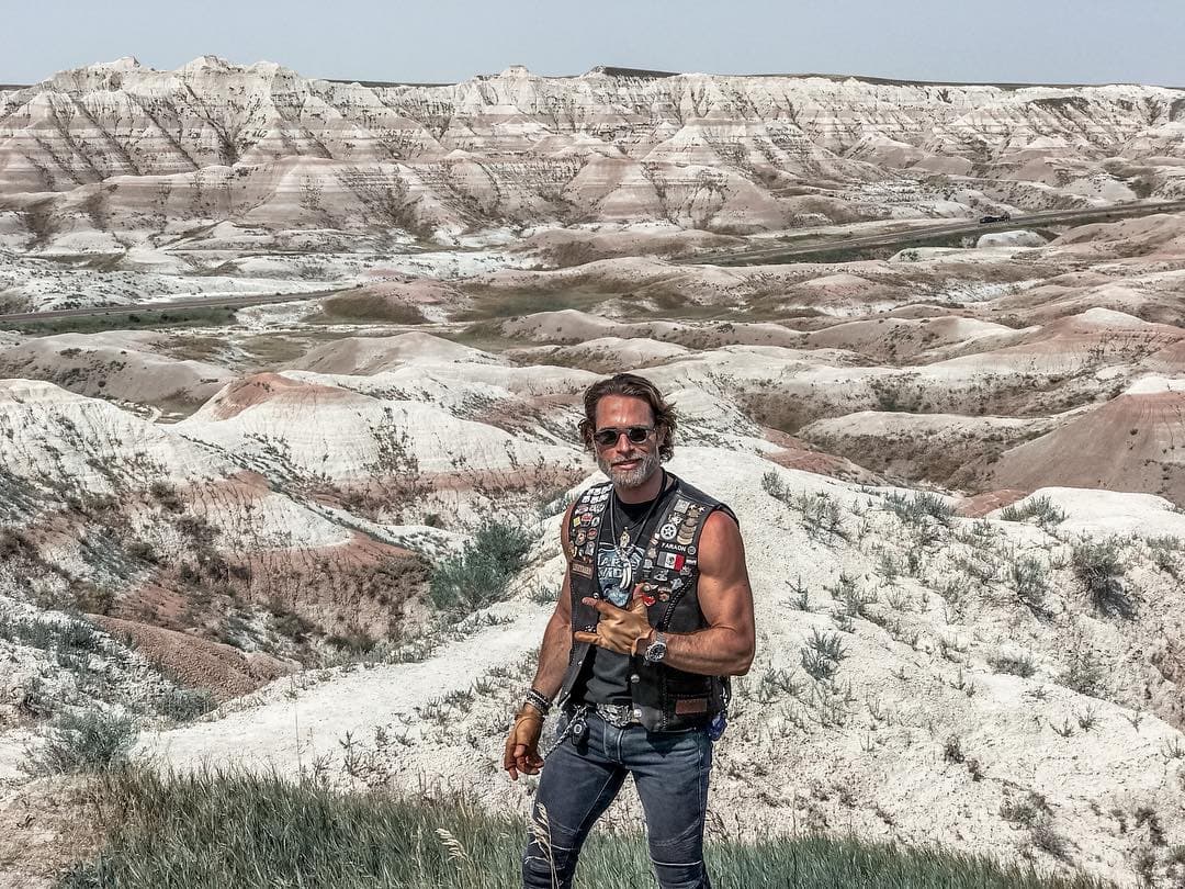El galán de telenovelas Sebastián Rulli luce una barba blanca que a muchos de sus seguidores simplemente, no encantó.