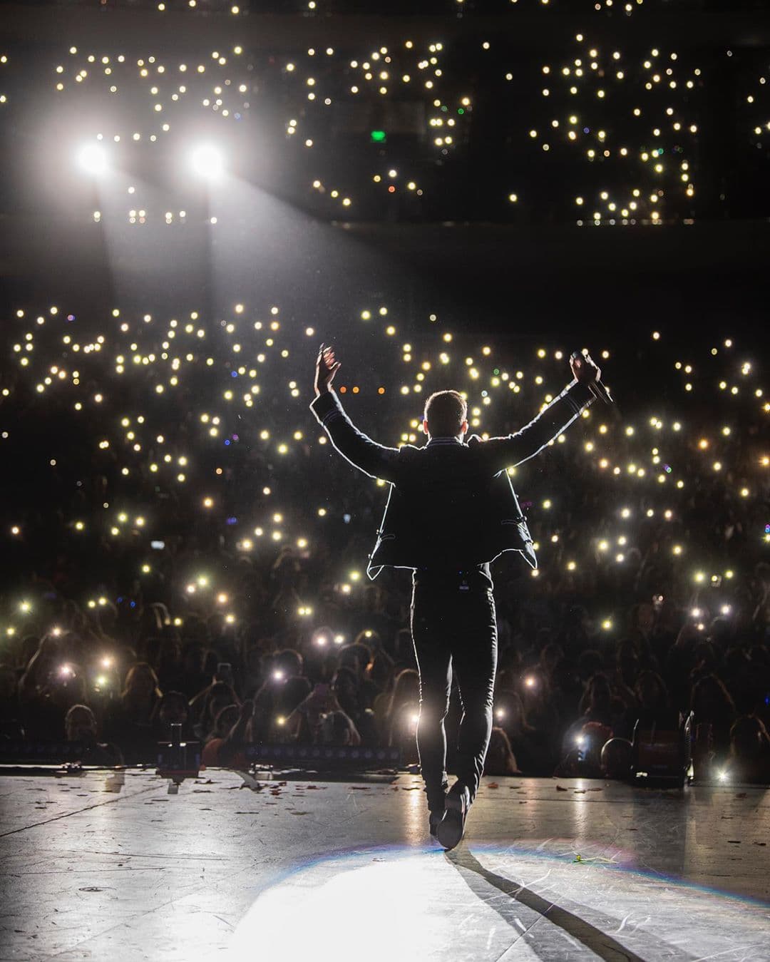 Carlos Rivera está ‘Perdiendo La Cabeza’ en su colaboración con Becky G y Pedro Capó