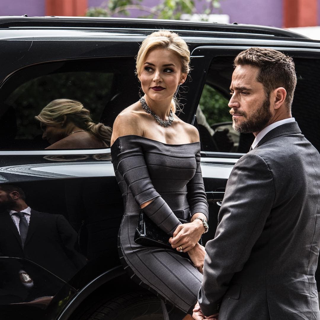 Angelique Boyer hace cómica travesura a compañeros de ‘Amar a muerte’