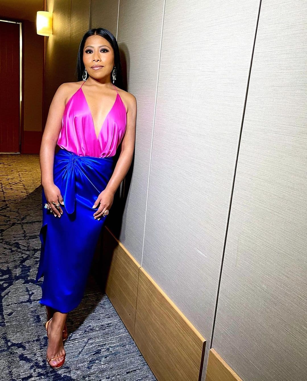 Yalitza Aparicio brilla en los Golden Globes 2021 con espectacular vestido de diseñador mexicano