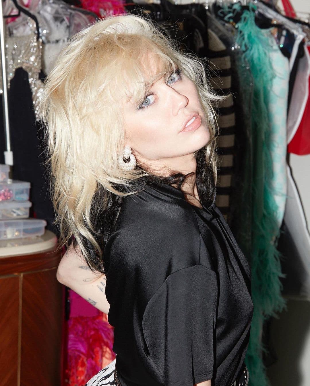 Miley Cyrus: la línea del tiempo de su vida amorosa