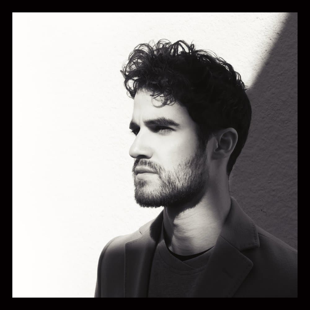 El cantante y actor Darren Criss en la portada de su disco EP 'Homework'