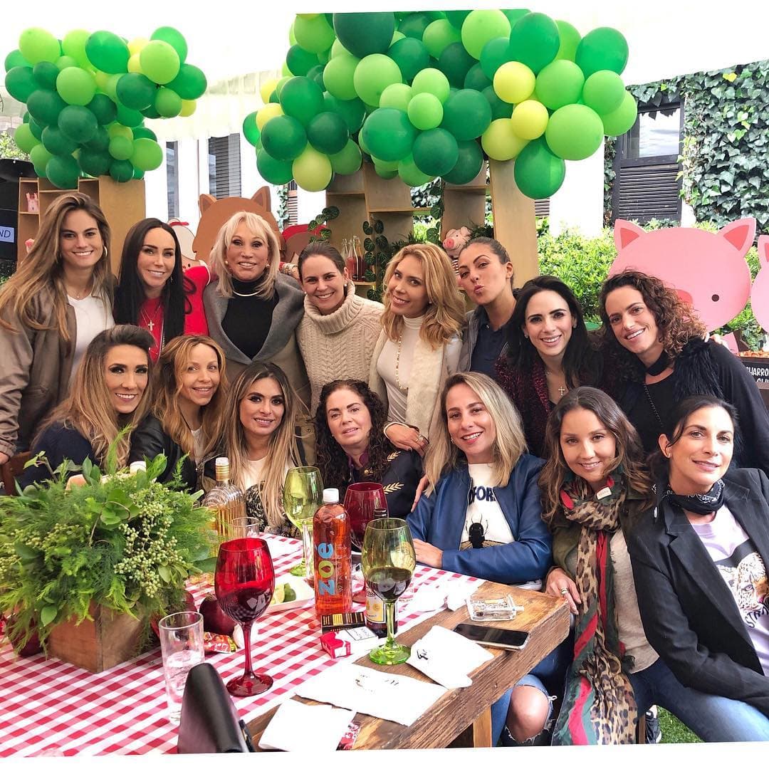 Entre las invitadas a la fiesta estuvieron Galilea Montijo, Jimena Gállego, Mariana Ochoa, Laura León, y Viviana Martínez