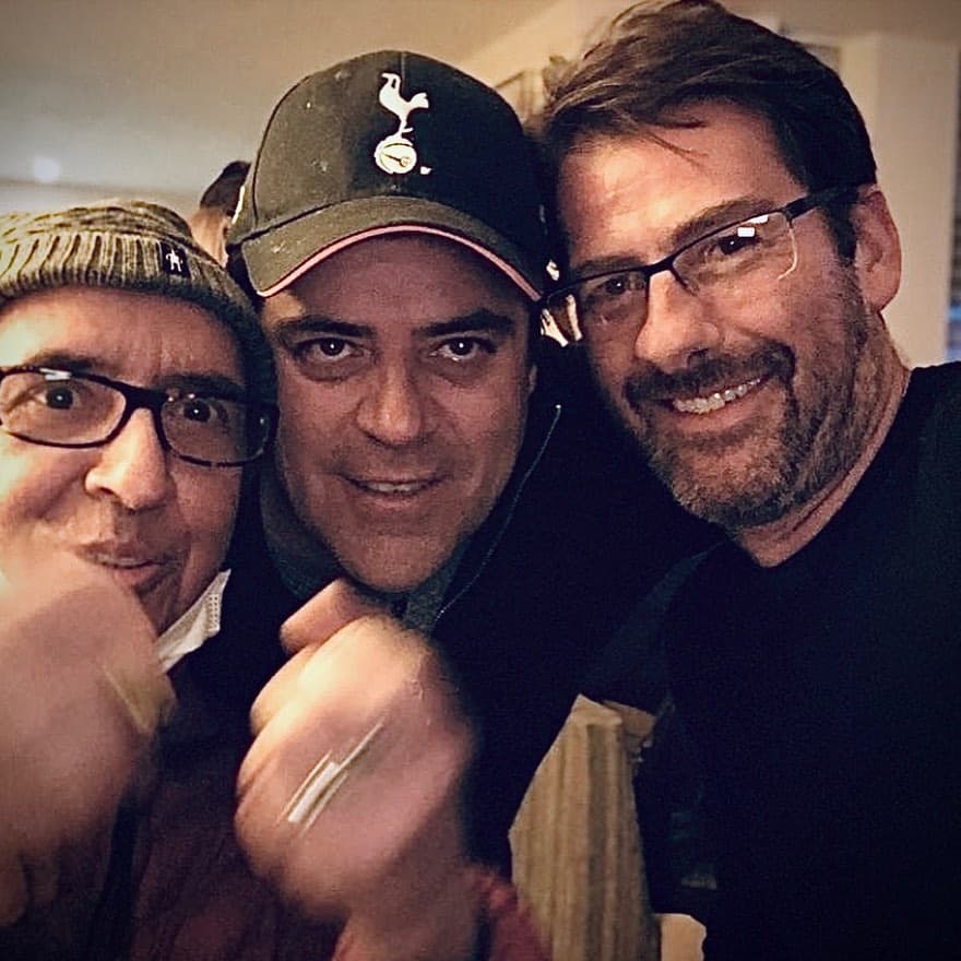 Aunque Memo del Bosque se dijo bien de salud en los pasados días, durante la reunión tomó algunas medidas, pues en todo momento portó cubrebocas y chamara.