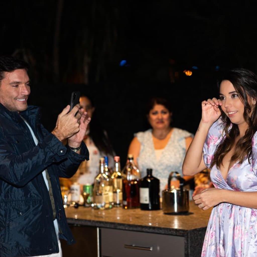 Los preparativos de su boda religiosa seguían e incluso en febrero pasado celebró su despedida de soltera en Miami, Florida, donde su padre la sorprendió con una serenata que le provocó las lágrimas.