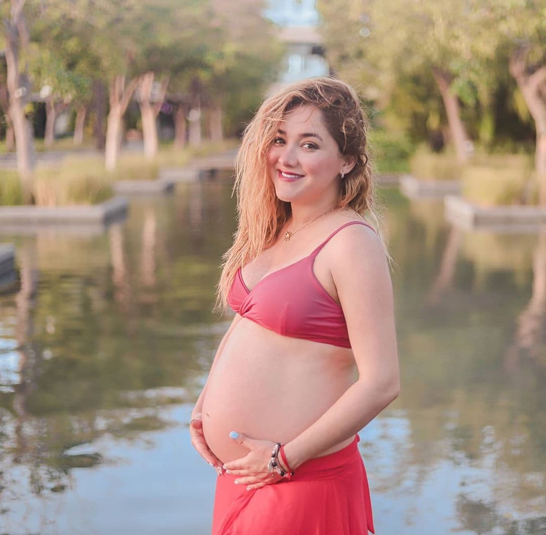 De acuerdo con la actriz, tanto ella como André están en perfecto estado de salud. Sin embargo, en redes sociales, aseguró que horas antes de dar a luz, el día se volvió un tanto caótico, pues hubo complicaciones. “Ayer llegó André… Ayer fue un día de mucho caos (…) Todo salió muy bien. Ya les platicaré, hubo un sustillo por ahí, pero está perfectamente bien todo”, dijo en sus historias de Instagram.