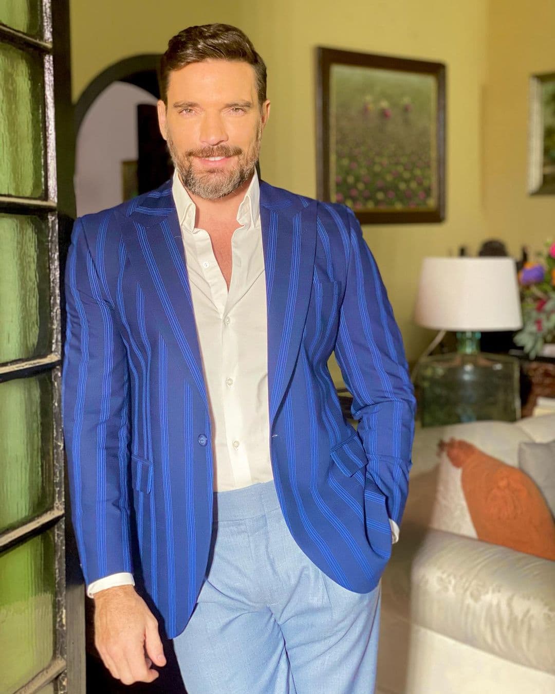 Julián Gil anuncia la llegada de nuevo integrante a su familia: ‘Estoy feliz, tendrá un hermanito’