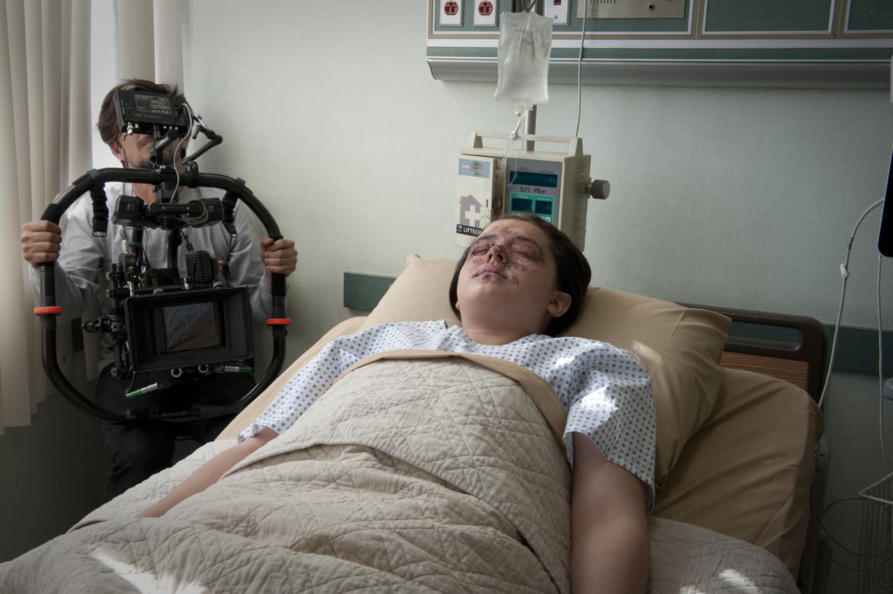 Macarena Oz muy metida en su papel de Sofía, la hermana de Sandra.