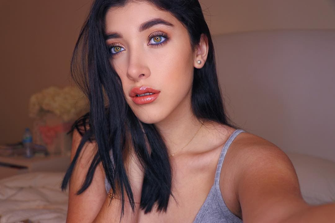 ¿Cuáles son tus pasatiempos? Me gusta cantar muchísimo, me gusta bailar, soy youtuber, hago videos y los edito, me gusta maquillarme.