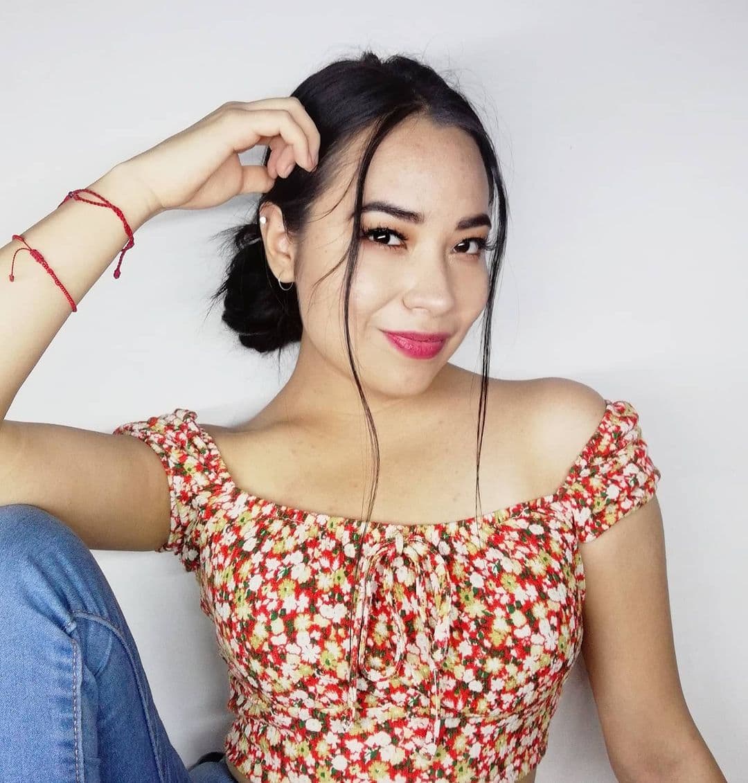 Ahora, Magaby es toda una jovencita y tiene 20 años; además de cantante e incipiente actriz, debutó como youtuber.