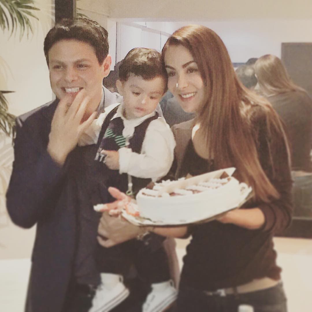 Él fue acusado de diversos delitos e incluso estuvo prófugo de la justicia; pese a las diferencias, Ninel Conde y Giovanni Medina mantenían una relación, la cual llegó a su fin en 2017; sin embargo, en mayo de 2019 se reconciliaron.